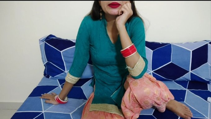 Desi Karısı Ve Hint Karısı, Seksi Bir Figürle Yatak Odasında Sıcak Bir Karşılaşma Yaşıyor
