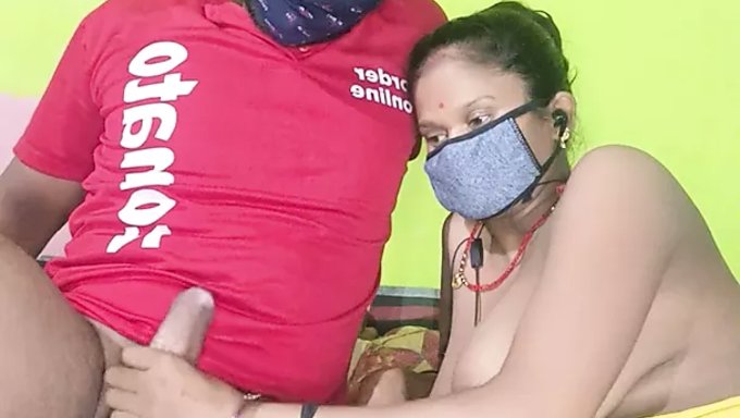 Sabna Bhabhi Sıkı Bir Amcığa Ve Popo Yalamasına Mastürbasyon Yapıyor