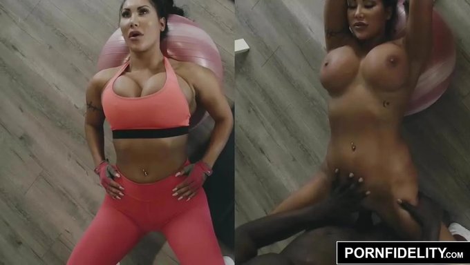 Ağustos Taylor Bu Porno Videosunda Büyük Siyah Bir Yarrağa Karşı Koyuyor
