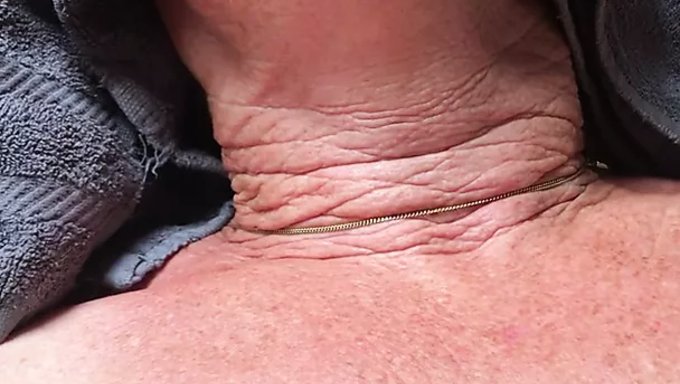 Olgun Kadın Astrid Dildo Seksinden Zevk Alıyor