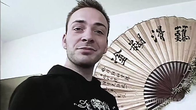 Bu Eskort Videosunda Yaşlılar Sapıkça Davranıyor