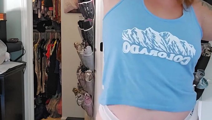 Sarışın Milf'In Solo Performansı, Sıvazlama Ve Boşalma Içeriyor