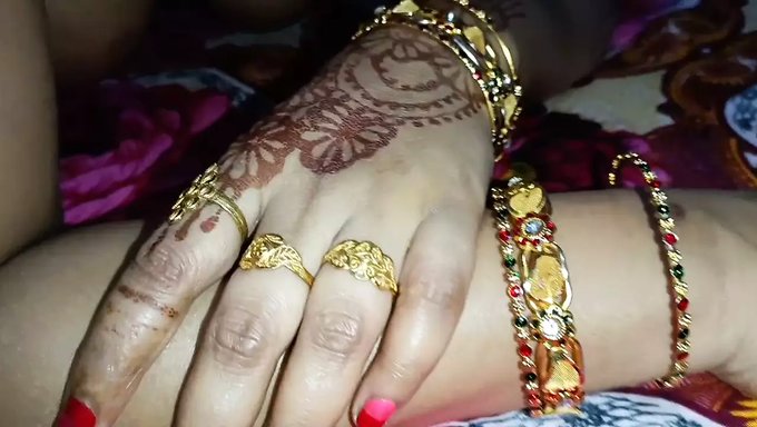 Dalyanlı Bhabhi Pooja, Kocasının Varlığıyla Aldatıyor