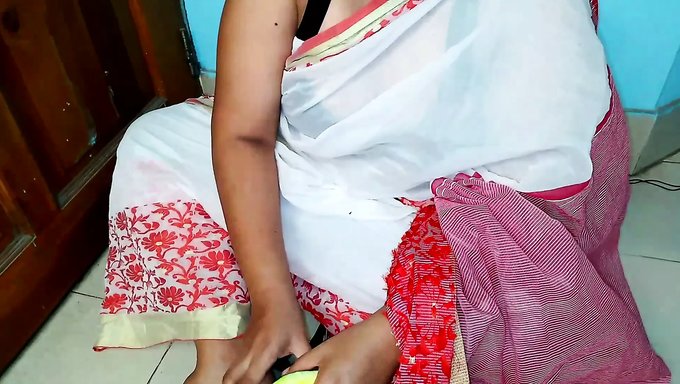 Asyalı Milf'In Büyük Doğal Göğüsleri Ev Yapımı Aile Seks Videosunda Yakından Görünüyor