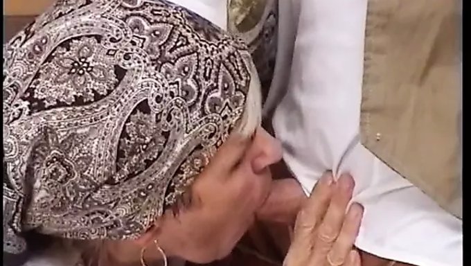 Olgun Anne Için Anal Zevkler