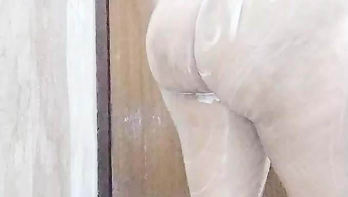 Bir Milf Anne, Randevusundan Sonra Üvey Oğluyla Anal Seksin Tadını Çıkarıyor