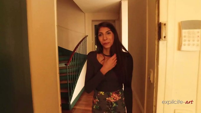 Fransız Esmer Ilk Anal Deneyimini Pov Videosunda Yaşıyor