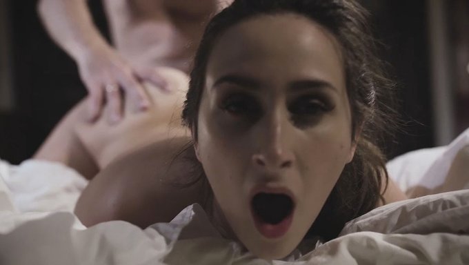 Yaşlı Üvey Baba Ve Ashley Adams Yasak Bir Anal Sahnede.
