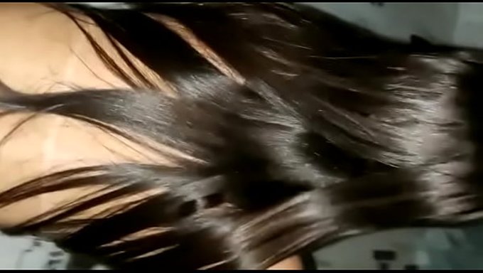 Bir Film Izledim Ve Yaramaz Zihinli Ateşli Bir Kız Tarafından Kırbaçlandım.