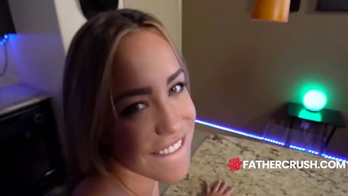 Alina Lopez’in Üvey Babası, Borcunu Ödemek Için Ona Bir Oral Yapmaya Zorladı.