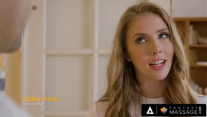 Masör, Masaj Salonunda Eski Müşterisi Lena Paul'U Sikişledi.