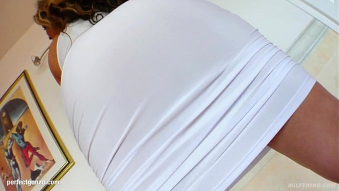 Muhteşem Milf Afrodite, Milf Thing’de Hardcore Gonzo Seksin Tadını Çıkarıyor.