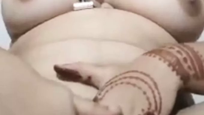 Sıkı Asyalı Amcık Parmaklanıyor