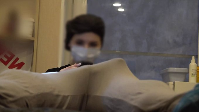 Penis Şişkinliği Halka Açıkta Sergileniyor