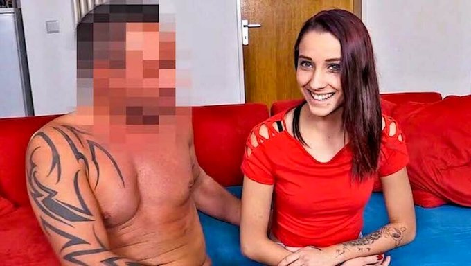 Alman Genç Sert Anal Alır Ve Göğüslerine Yüklenir