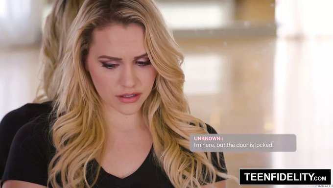 Bankacı, Mia Malkova’nın Parasını Almaya Çalıştı, Ancak Bunun Yerine Ona Şantaj Yaptı.