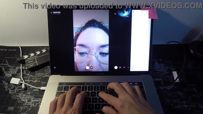 Büyük Göğüslü Milf Web Kamerasında Creampie Alıyor