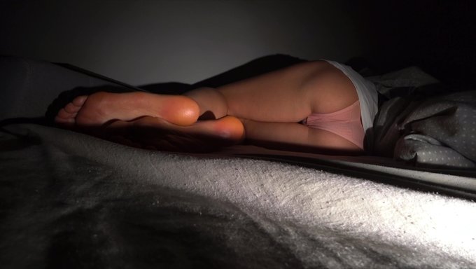 Amatör Karı, Sevgilisi Ve Milf'Ten Ağzına Dolu Dolu Boşalıyor