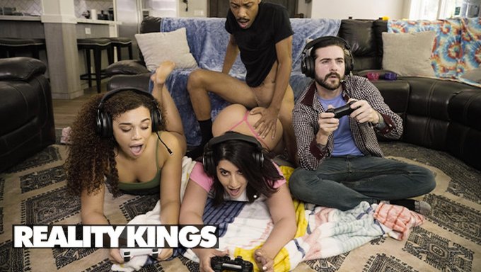 Büyük Memeli Willow Ryder Ve Sarah Arabic, Dwayne Foxxx Ve Johnny Ile Sıcak Bir Çift Penetrasyon Sahnesinde.