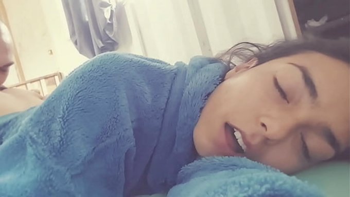 Ateşli Bir Esmerin Airbnb'De Oral Seks Ve Anal Seks Yaptığı Ev Yapımı Video.