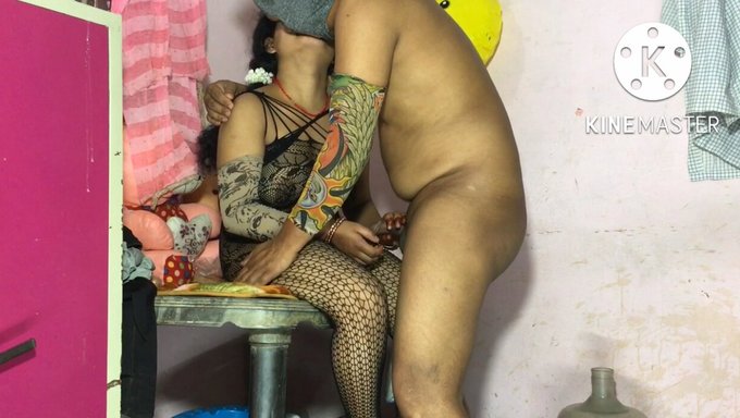 18+ Genç, Büyük Siyah Yarrağını Üzerine Boşaltıyor
