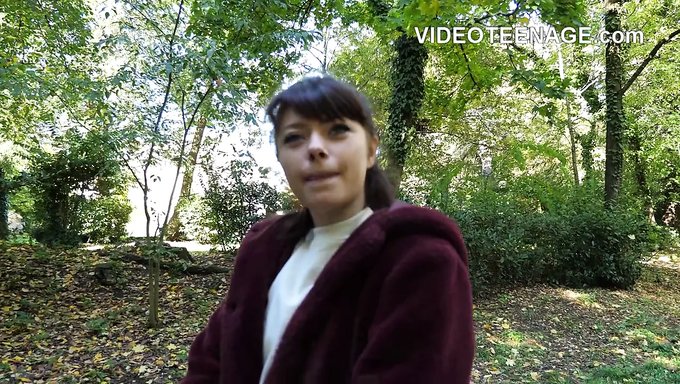Amatör Genç Kız, Sert Sikişin Ilk Tadını Alıyor