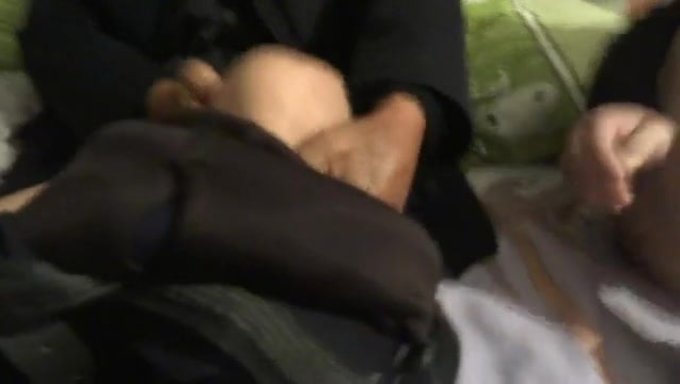 Çinli Bir Adam Yarağını Yıkıyor