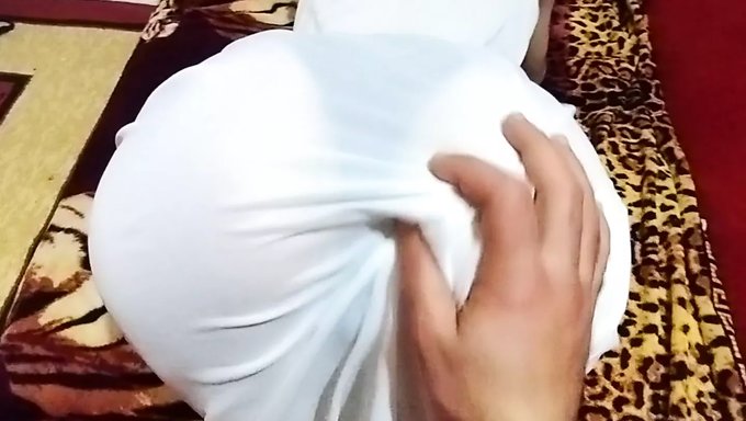 Olgun Bir Milf'In Genç Bir Arap Gençle Gloryhole'Da Nasıl Başa Çıktığını Izleyin