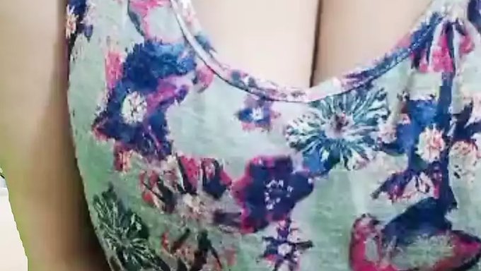 Büyük Göğüsler Ve Büyük Popo Bu Ev Yapımı Videoda Özel Bir Ziyafet Alıyor