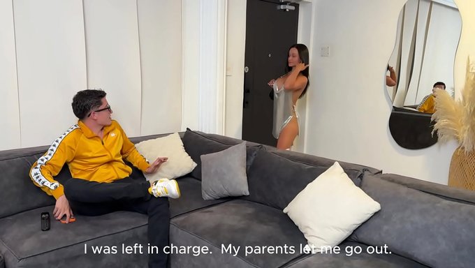 Üvey Kardeşle Ilk Kez Yüz Sikişi: Lorena Doll Ve The Pipeboy Ile Yaramaz Bir Aile Fantezisi.