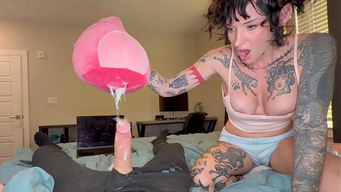 Kitty Quinn, Üvey Abisini Sikişiyor; Incecik 1.65 Boyu Ve Doğal 34d Hatlarıyla Göz Kamaştırıyor.
