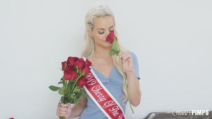 Elsa Jean, Mastürbasyon Yapan Kızlar Için En Iyi Kız