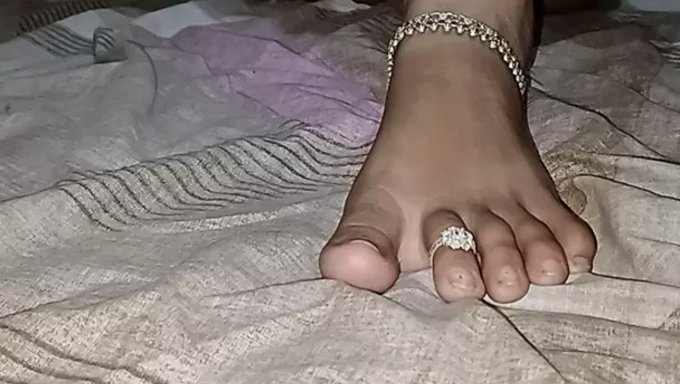 Yeni Evli Bir Bhabhi'Nin Sıcak Vücudunun Ve Seksinin Hd Videoları