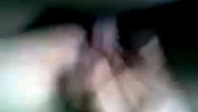 Genç Asyalı Kız Yoğun Bir Zevk Yaşıyor