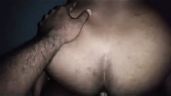 Sri Lankalı Milf Ev Yapımı Bir Videoda Sikişiyor
