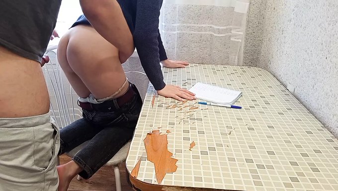 Üniversiteli Kızın Üvey Babasının Büyük Yarağına Takıntısı