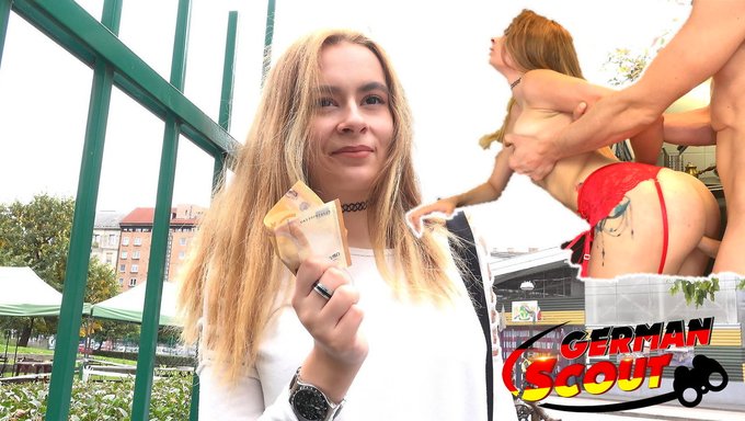 Üniversitede Horoz Açlığı Çeken Alman Genç Kızın Dolu Dolu Yarrağı Var