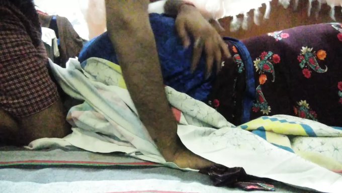 Ev Yapımı Videolardaki Desi Kızlar Cinsel Arzularını Keşfediyor