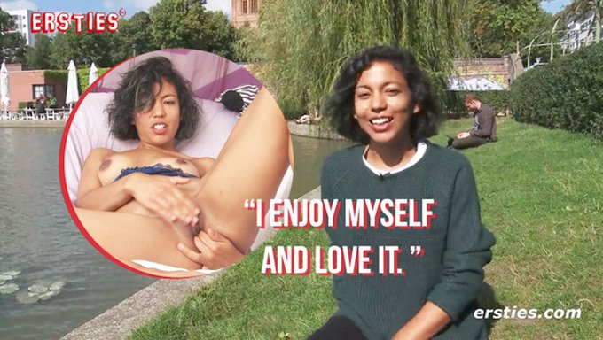 Seksi Bebek Deliklerini Mastürbasyon Yaparak Yüksek Çözünürlükte Boşalıyor