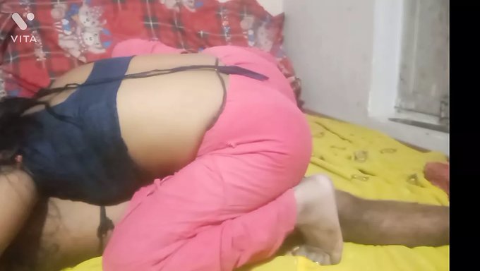 Desi Teyze Bana Profesyonel Gibi Sakso Çekti