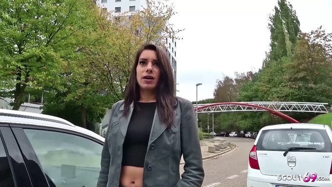 Bonnie, Alman Izci Ve Büyük Yarrağıyla Gerçek Bir Sokak Seçmesi Alıyor