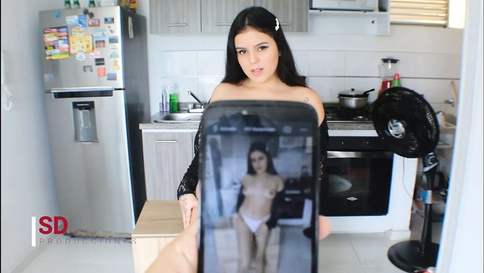 18 Yaşındaki Üvey Erkek Kardeş, Üveyın Annesi Tarafından Anal Olarak Beceriliyor