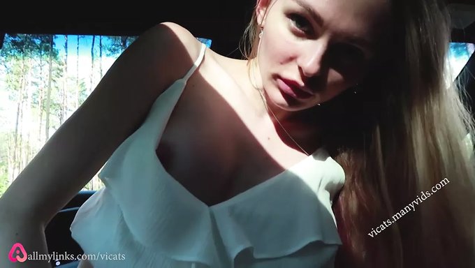 Genç (18+) Shemale Ve Dominant Partneri, Hakimiyet Altındaki Çift Sahnesinde