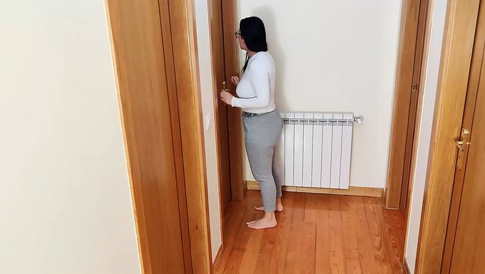 Üvey Anne Ve Üvey Oğlu Sanal Gerçeklik Mastürbasyonuna Dalıyorlar