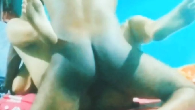 Bengalli Karısının Seksi Elbisesi Ve Altın Takıları