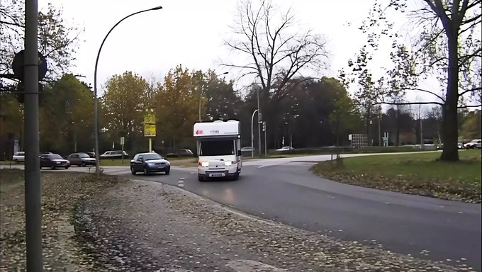 Iki Adam Bu Dolgun Amatör Videoda Bir Latinayı Soyunma Masasında Sikiyor
