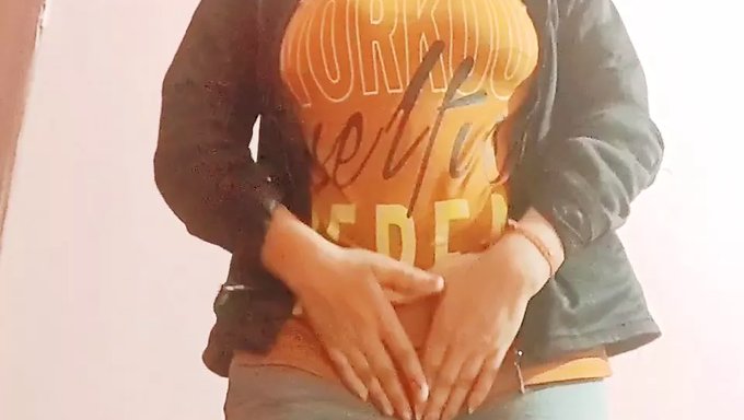 Nikita'Nın Doğal Göğüsleri Ve Büyük Doğal Göğüsleri Hareket Halinde