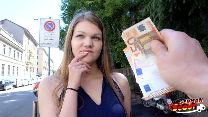 Alman Izci'Nin Yeni 18+ Öğrencisinin Sıkı Göt Deliğine Büyük Bir Penis Giriyor