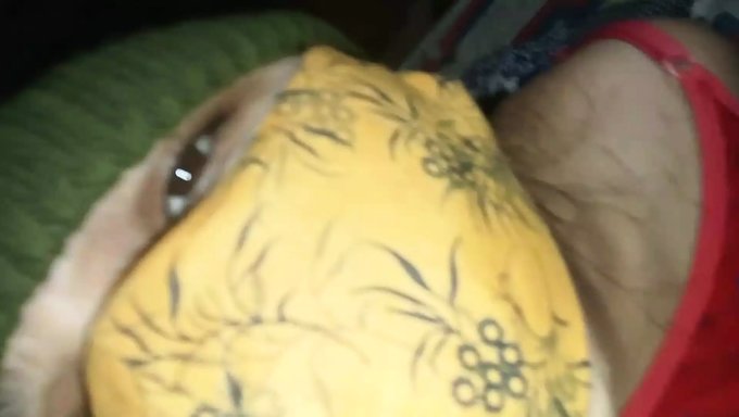 18 Yaşındaki Hintli Genç Sert Anal Sikişiyor