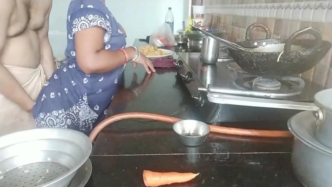 Yarağa Aç Savita Bhabi, Ortağıyla Kirli Anlar Yaşıyor